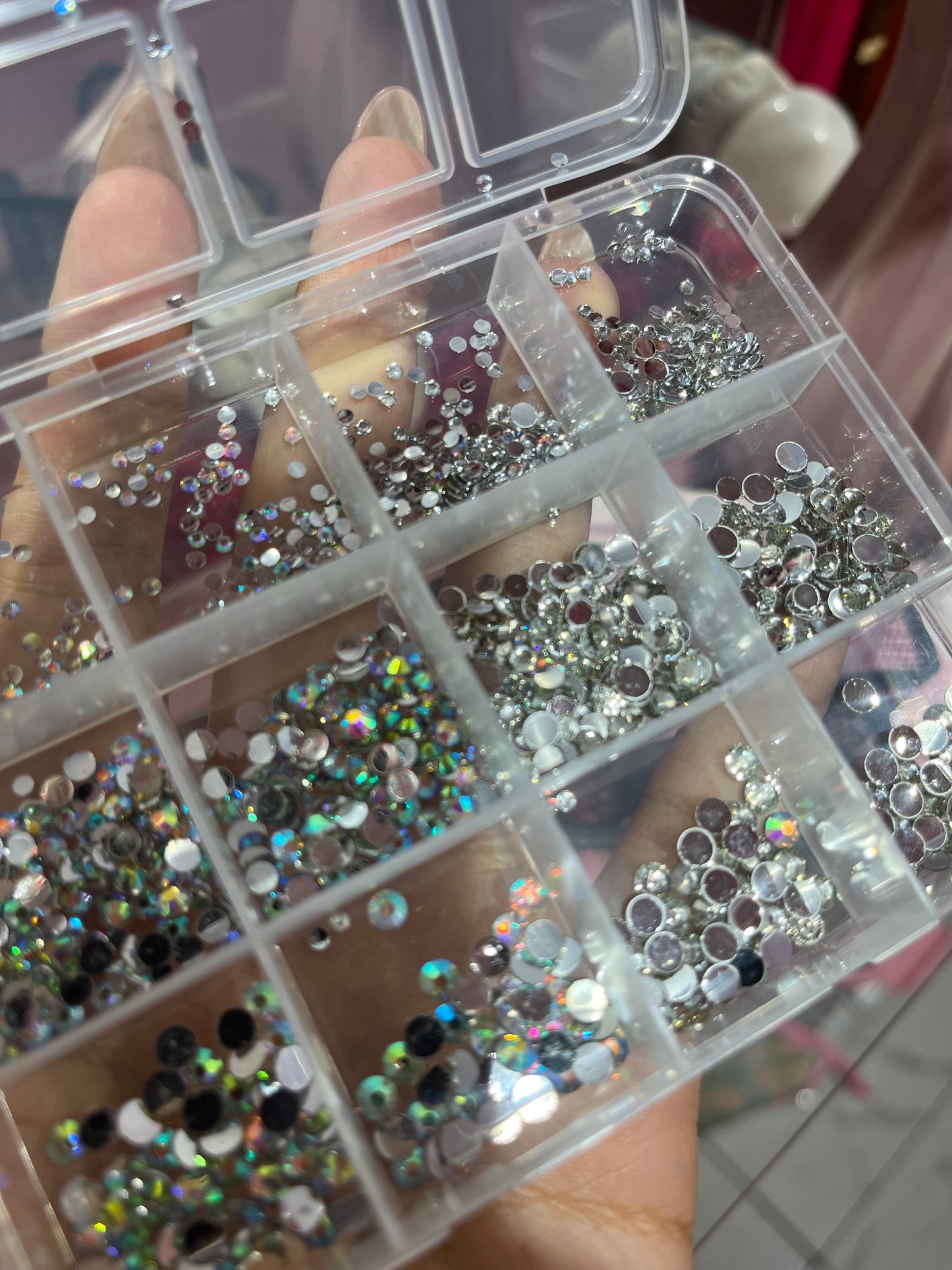 00113sku- Pedrería Gemas tornazol y plateadas para maquillaje con estuche