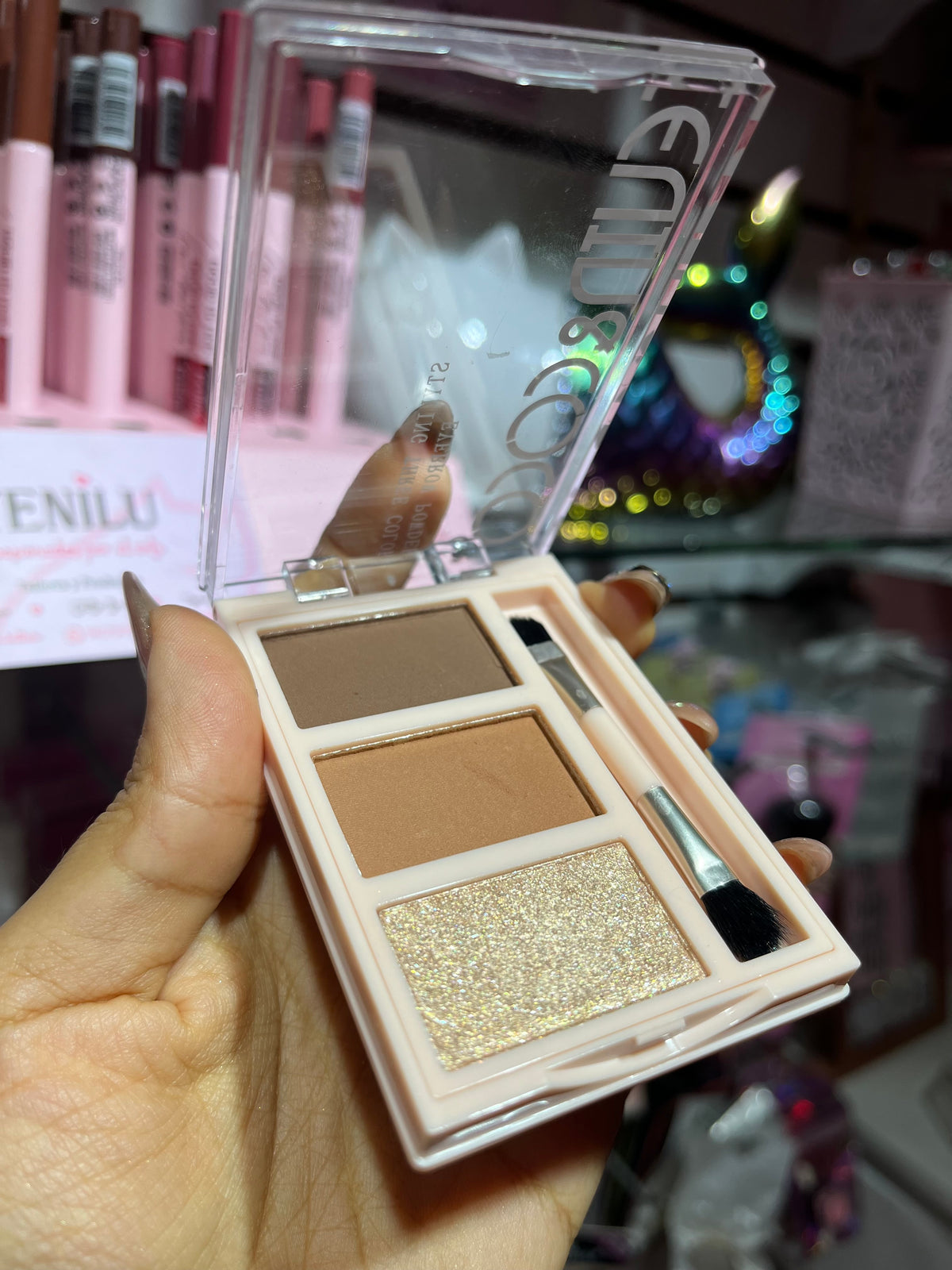 Sku421 - Paleta sombras de cejas con iluminador y brocha dúo KC