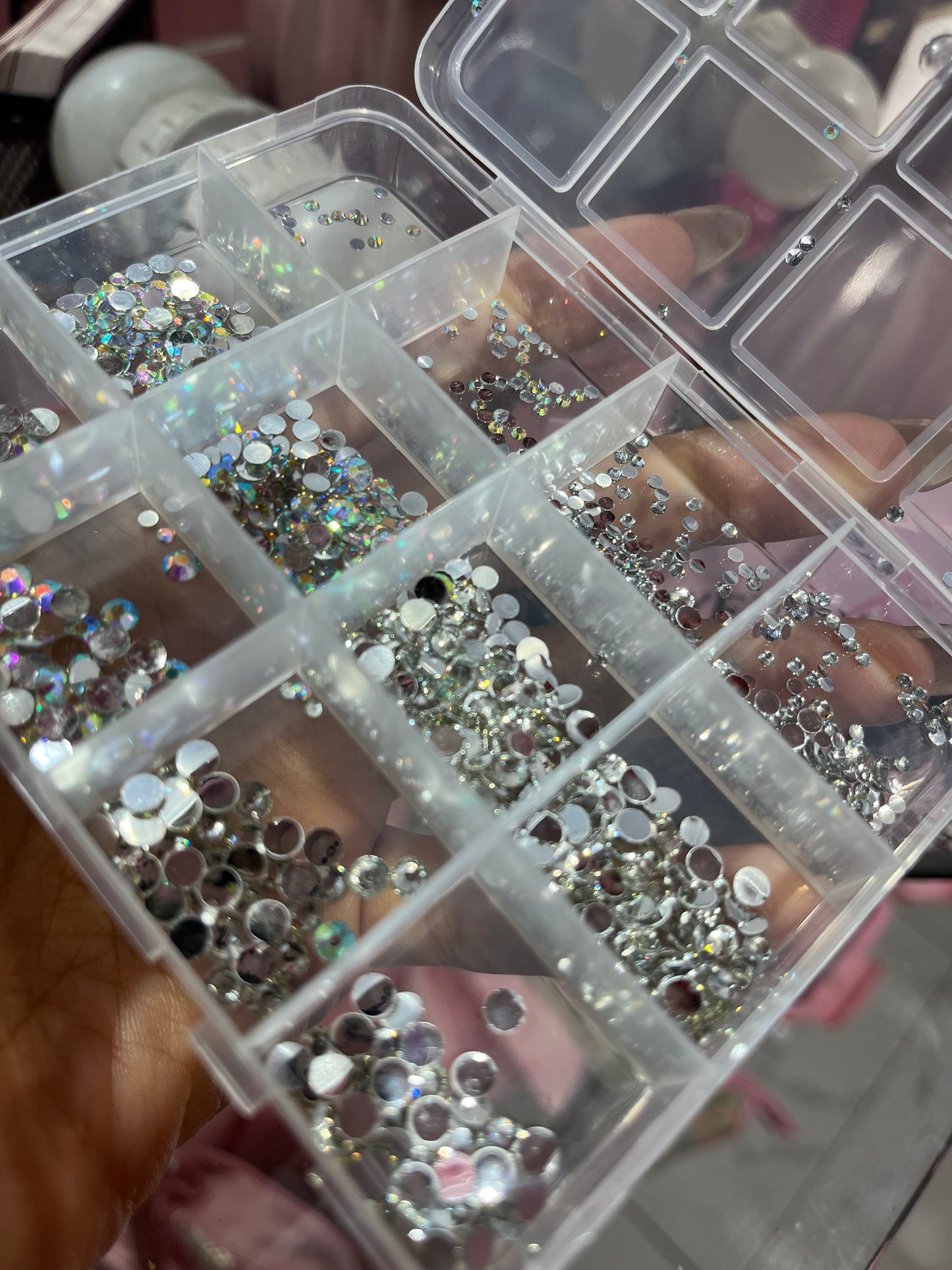 00113sku- Pedrería Gemas tornazol y plateadas para maquillaje con estuche